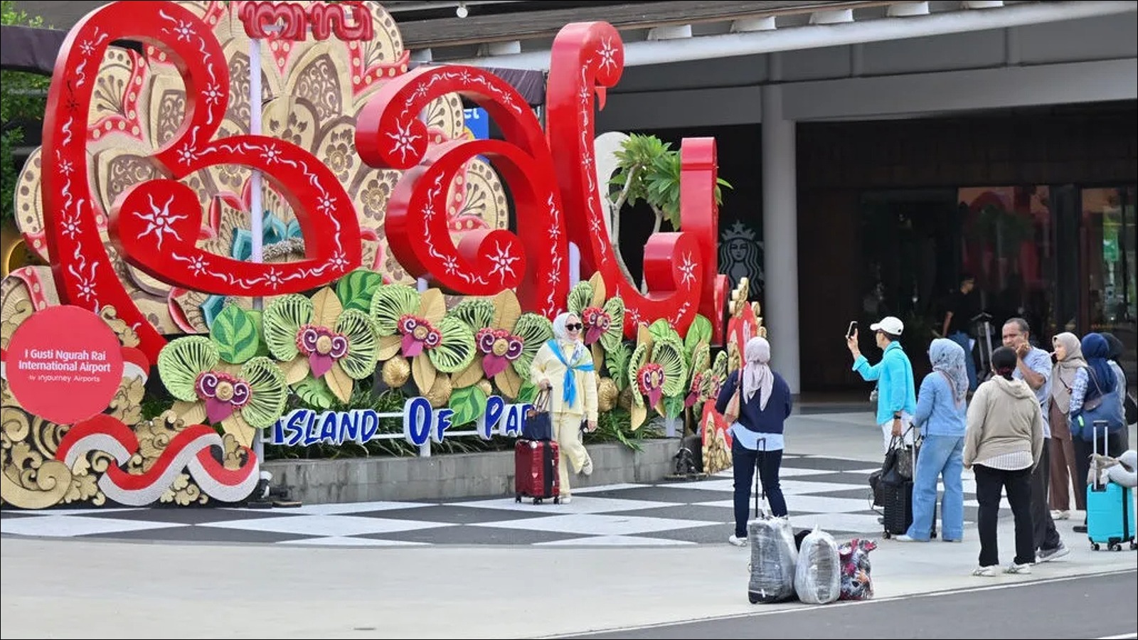 Jangan Sampai Pariwisata Bali Dirusak Turis Asing Berbuat Onar - Infolitik