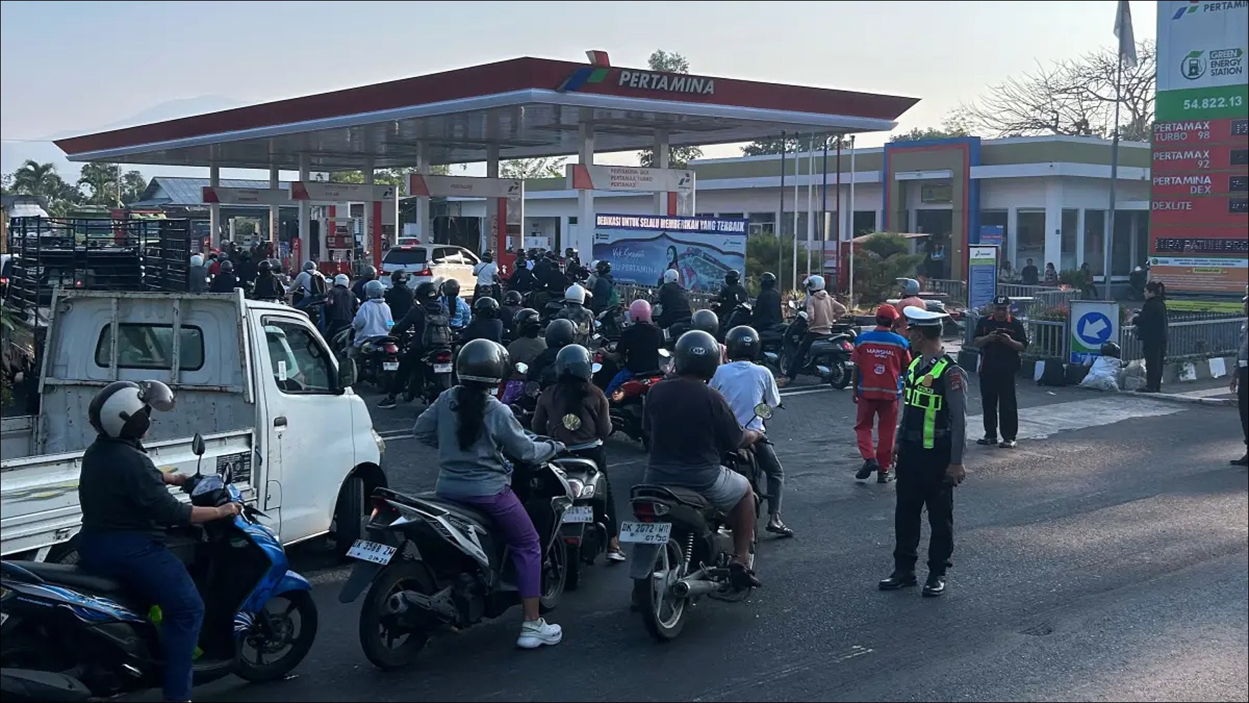Koster Minta Warga Bali Tak Panic Buying BBM, Pastikan Pasokan Aman - Infolitik