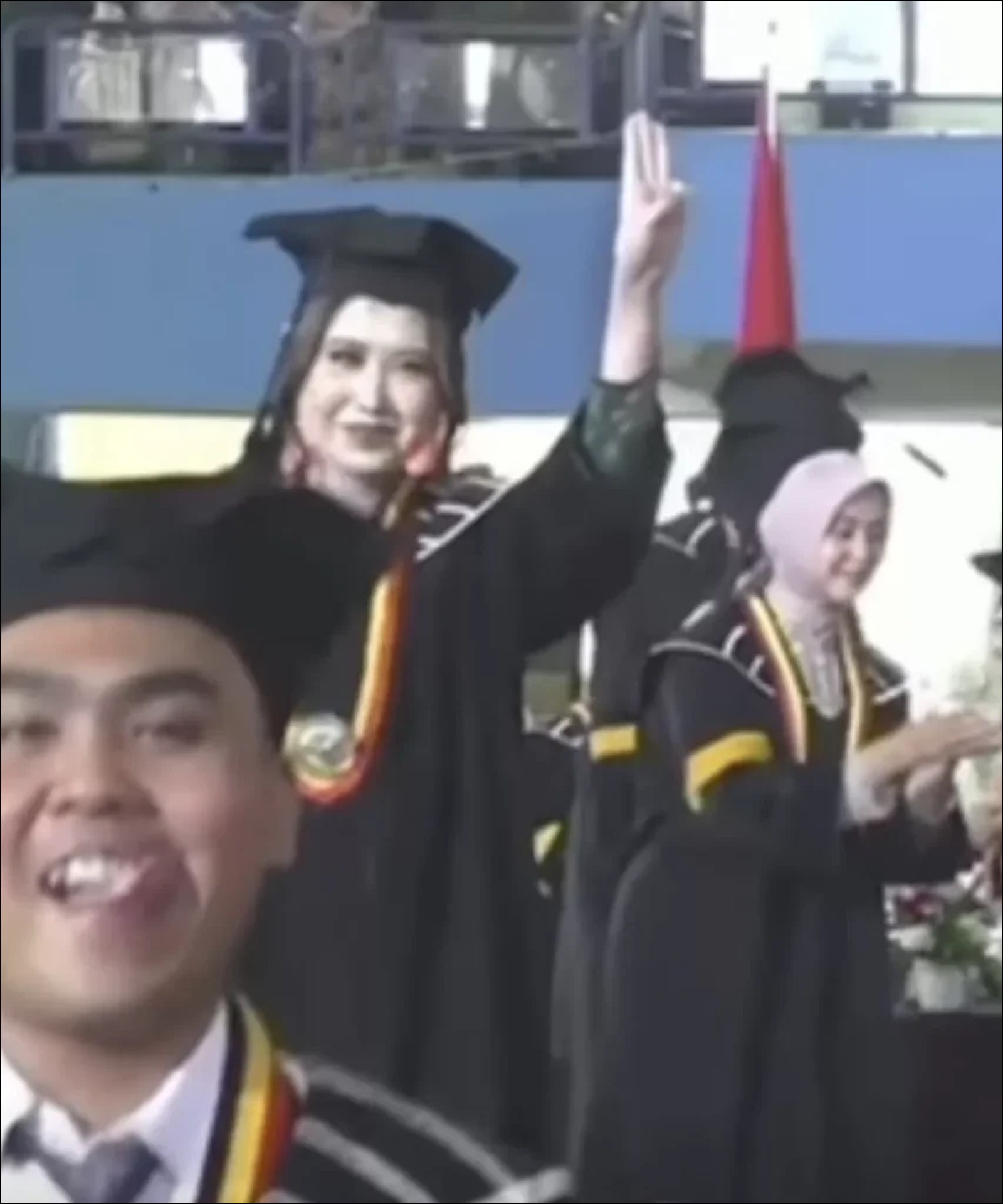 Simbol Tiga Jari dan Isu Karhutla, Ini Sejarah Penggunaan serta Upaya Pemerintah - Infolitik