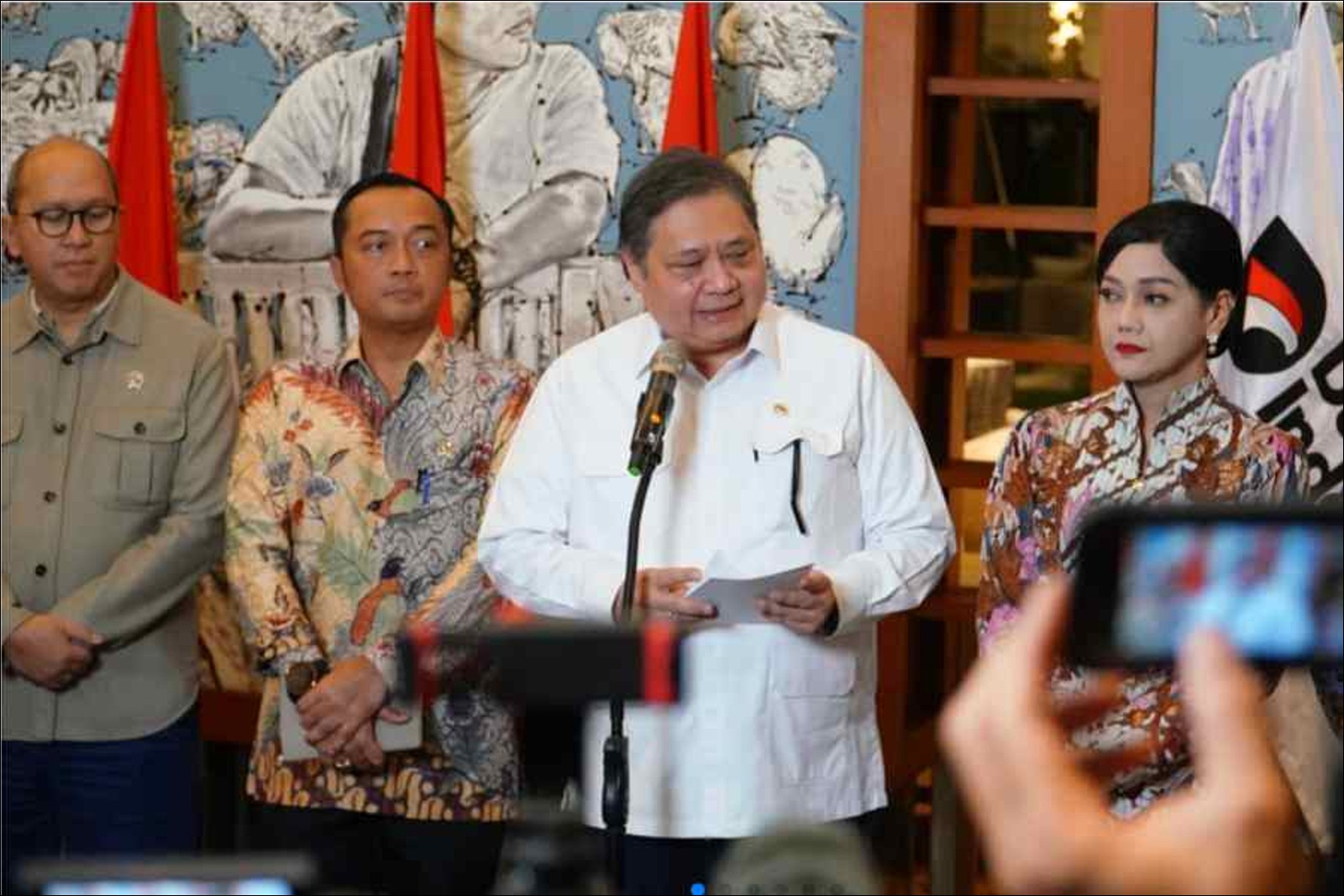 Airlangga Akui Pengumuman MSCI Tekan IHSG dan Rupiah, Pemerintah Diminta Percepat Reformasi - Infolitik