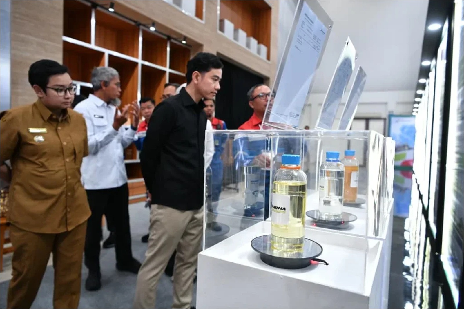 Wapres Gibran Tinjau Inovasi Energi Hijau dan Dorong Kesejahteraan Nelayan di Cilacap - Infolitik